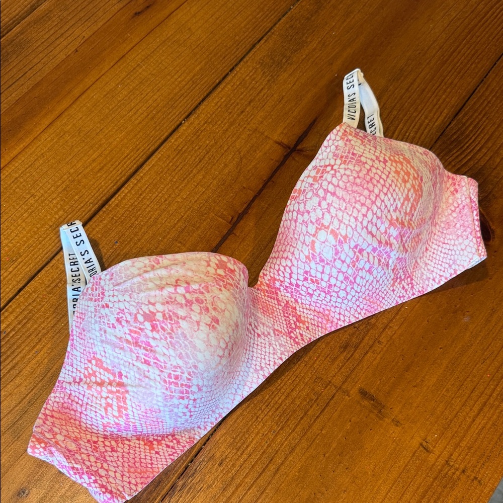 Victoria's Secret Pink and White Snake Print Bra